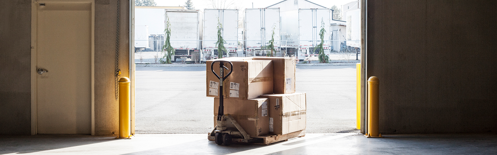 Maximizing Efficiency: Consolidation and Cross-Docking